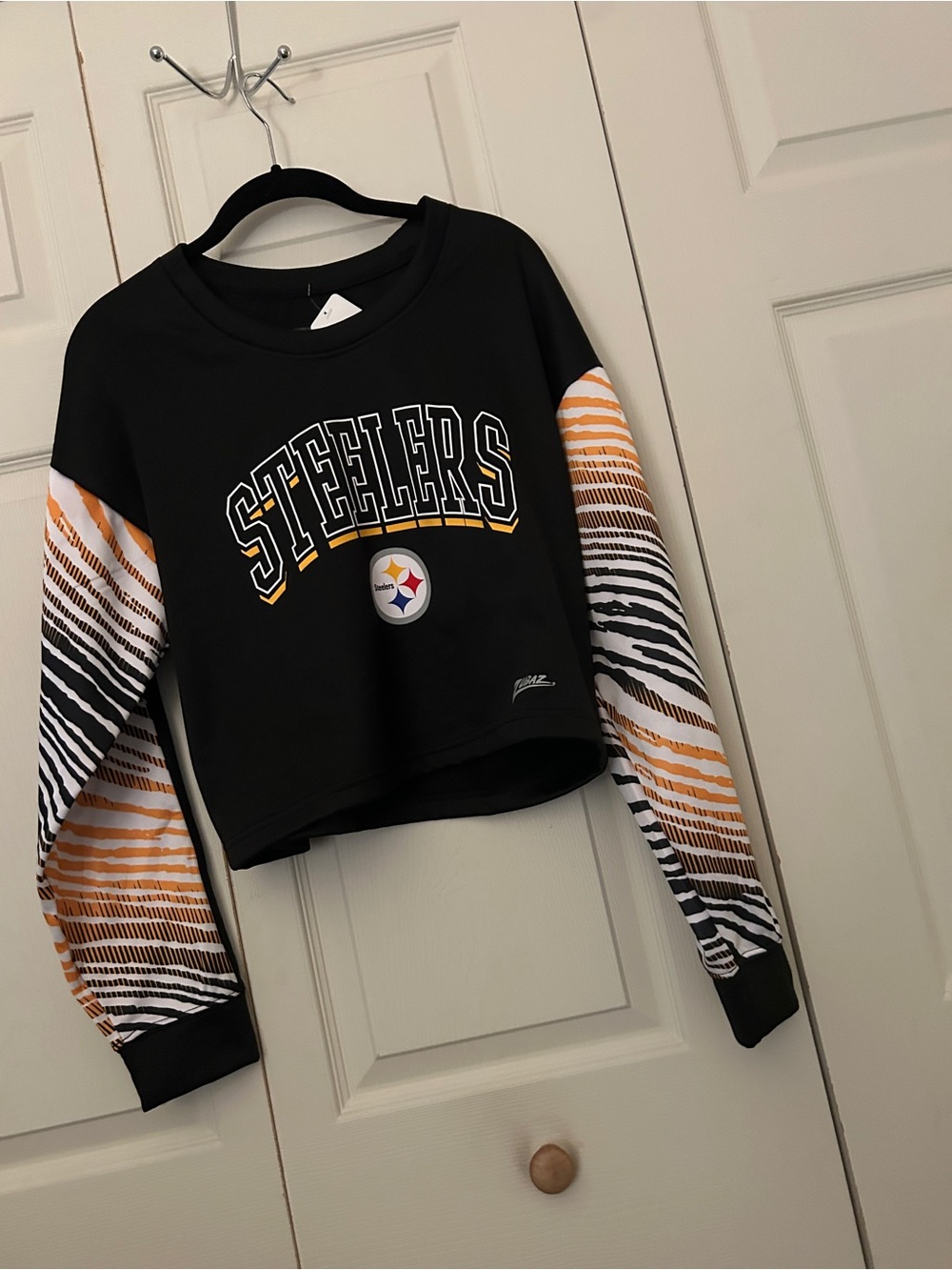 Black & Gold Ladies Long-Sleeve Cropped Sweatshirt